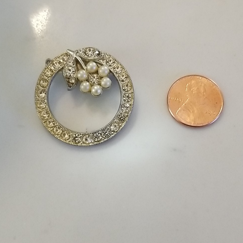 Vintage AJC Rhodium, Rhinestone & Pearl Circle Pin